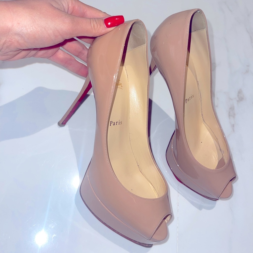 Christian Louboutin
New Very Prive Patent Red Sole Pumps 39,5